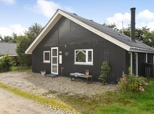 Hyggeligt sommerhus med flot terrasse i Bork Hytteby