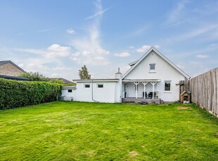 PÆN OG KLASSISK VILLA TÆT PÅ NATUR OG AARHUS C