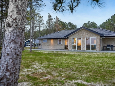 Nyopført sommerhus med havudsigt og spa-bad