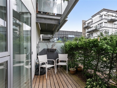 Skøn lejlighed med privat terrasse