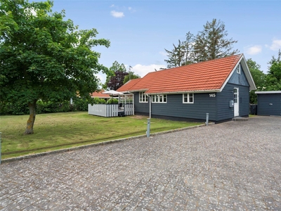 Velholdt sommerhus med spa tæt ved den skønne sandstrand på Sydals