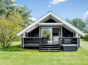 Hyggeligt sommerhus med shelter nær Ristinge Strand