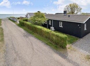 Et dejligt sommerhus med HAVUDSIGT fra udestuen - Ajstrup Strand