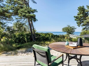 Fantastisk sommerhus med unik udsigt til Østersøen og kun få meter fra sandstrand