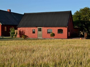 Flot nyrenoveret hus på landet, i roligt område