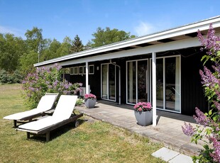 Hyggeligt og originalt sommerhus i den skønne Geopark Odsherred beliggende tæt på pragtfuld sandstrand.