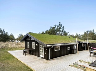 Superhyggeligt sommerhus med spabad og solrige terrasser