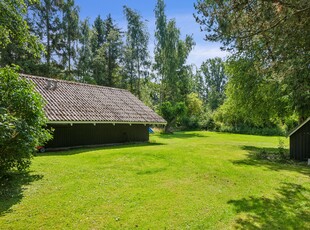 LILLE, HYGGELIGT SOMMERHUS NÆR STRANDEN PÅ MØN