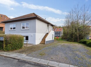 TOTALRENOVERET BOLIG MED TERRASSE OG MODERNE KOMFORT I KOLDING