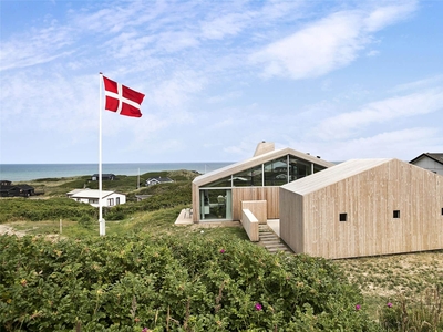 Arkitekttegnet sommerhus med 180 graders panoramaudsigt over Vesterhavet