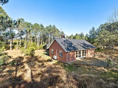 Hyggeligt og indbydende sommerhus på skøn naturgrund