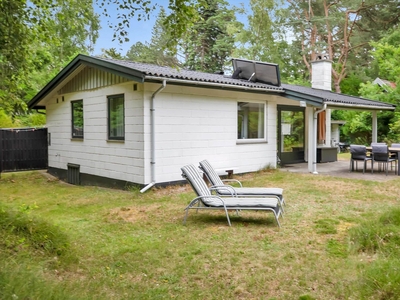 Klassisk hyggeligt dansk feriehus kun 600 meter fra skøn sandstrand.