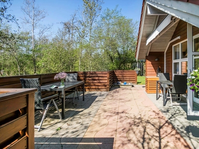 Skønt sommerhus med spabad, sauna og dejlige terrasser