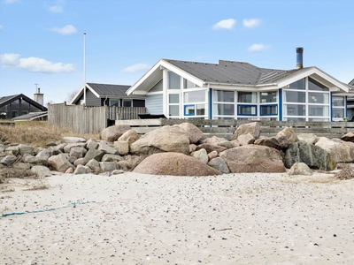 Sommerhus direkte ved stranden i Tørresø nord for Odense