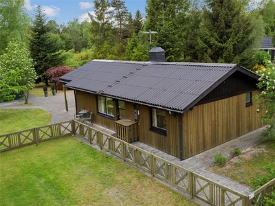 Velindrettet og hyggeligt sommerhus i naturskønt sommerhusområde ved Helberskov