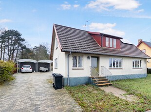 MULIGHEDSRIG VILLA I HYGGELIGE OMGIVELSER