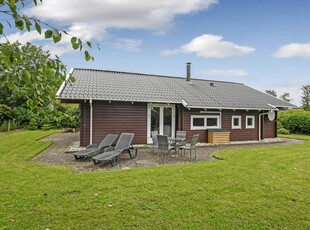 Hyggeligt sommerhus med spa, sauna og kort gåafstand til Hemmet Strand