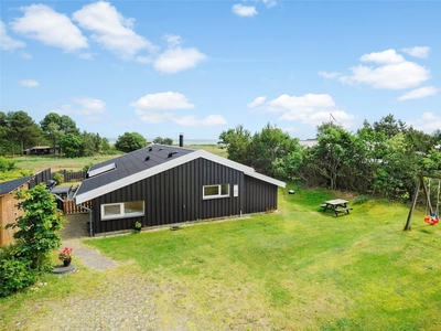 Panoramaudsigt over Kattegat og et toplækkert sommerhus