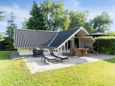 Velholdt indbydende sommerhus ved Bjerge Sydstrand