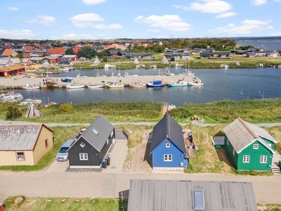 Lys og stemningsfuld fiskerhytte i første parket til Tyskerhavnen