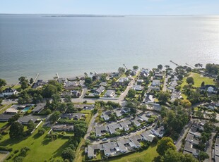 INDFLYTNINGSKLART RÆKKEHUS MED STORT TERRASSEMILJØ