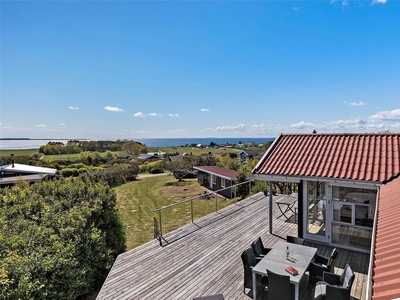 Nyrenoveret sommerhus med en helt fantastisk panoramaudsigt over Kalundborg Fjord