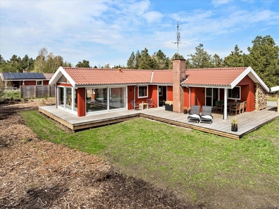 Skønt sommerhus med spa og sauna nær Sønderstrand