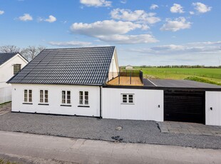 NYRENOVERET VILLA MED TAGTERRASSE OG MARKUDSIGT