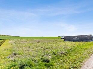 Det perfekte sted at nyde naturen med familie og venner. Denne grund skal simpelthen opleves så man kan få det fulde indtryk af hvor skønt et sted der er at bygge sit drømmesommerhus