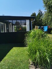 Ældre charmerende sommerhus 300 meter fra havet.