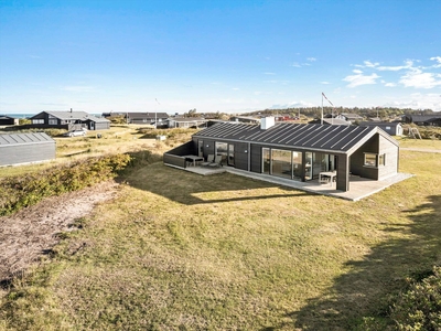 Flot og helt moderne sommerhus ved Nørlev Strand