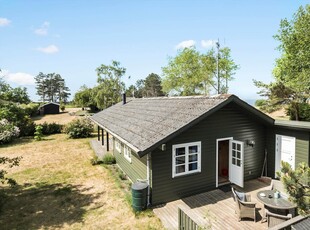 Dejligt sommerhus på Røsnæs på stor naturgrund med havudsigt til Kalundborg fjord