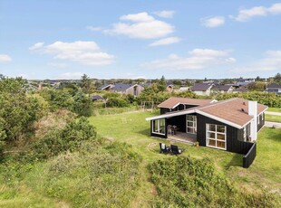 Dejligt sommerhus på solrig grund midt i Blokhus