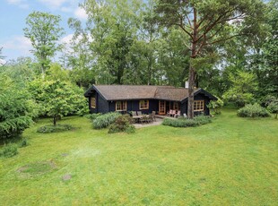 Hyggeligt og charmerende bjælkesommerhus i Tisvildeleje