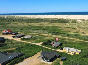 Hyggeligt sommerhus med fantastisk beliggenhed i første række til Lakolk Strand