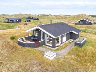 Sommerhus midt i naturen, få skridt fra Vesterhavet