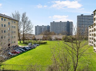 VELDISPONERET LEJLIGHED MED GODT LYSINDFALD OG FRANSK ALTAN I DEN SYDVESTLIGE DEL AF AARHUS C