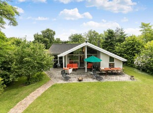 Dejligt rummeligt sommerhus i Tisvildeleje