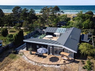 Fantastisk sommerhus med jacuzzi og skønne terrasser