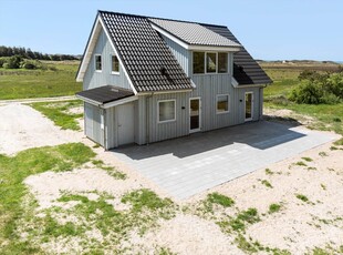 Moderne træsommerhus fra 2023 i naturskønne Vangså