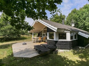 Stilfuldt sommerhus i Vestre Sømarken, på skøn naturgrund