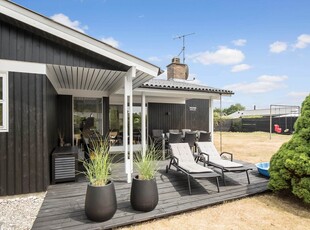 Stilfuldt sommerhus ved Nordvestfyns bedste badestrand