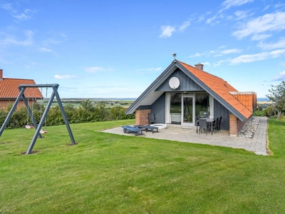 Dejligt velholdt sommerhus på 72 m2. Huset ligger i rolige, børnevenlige omgivelser.