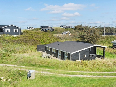 Lyst og hyggeligt sommerhus nær Løkken by og strand