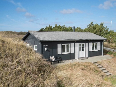 Charmerende og hyggelig sommerhus tæt på stranden.