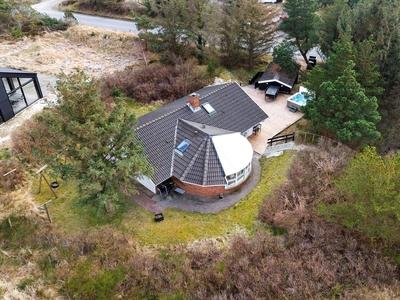 Dejligt sommerhus med udespa på den fantastiske naturgrund