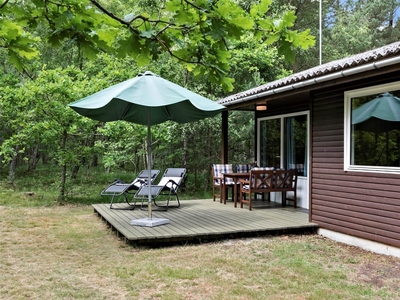 Hyggeligt lille sommerhus, tæt på god sandstrand