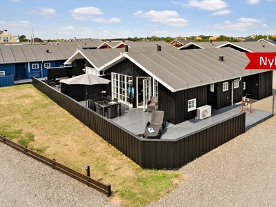 Sommerhus med spabad og skøn solterrasse i gåafstand til Nr. Lyngvig Havn