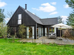 Flot arkitekttegnet sommerhus til 6 gæster på det nordlige Samsø tæt på dejlig strand