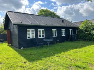 Nyrenoveret sommerhus ved Hvidbjerg – charmerende og tæt på stranden